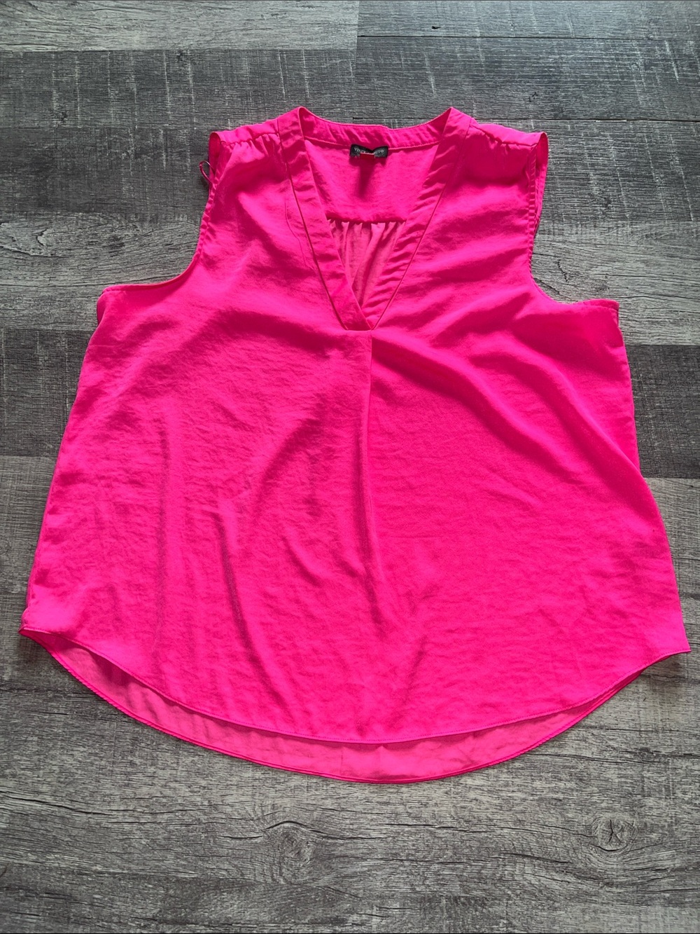 Vince Camuto V-Neck Sleeveless Top